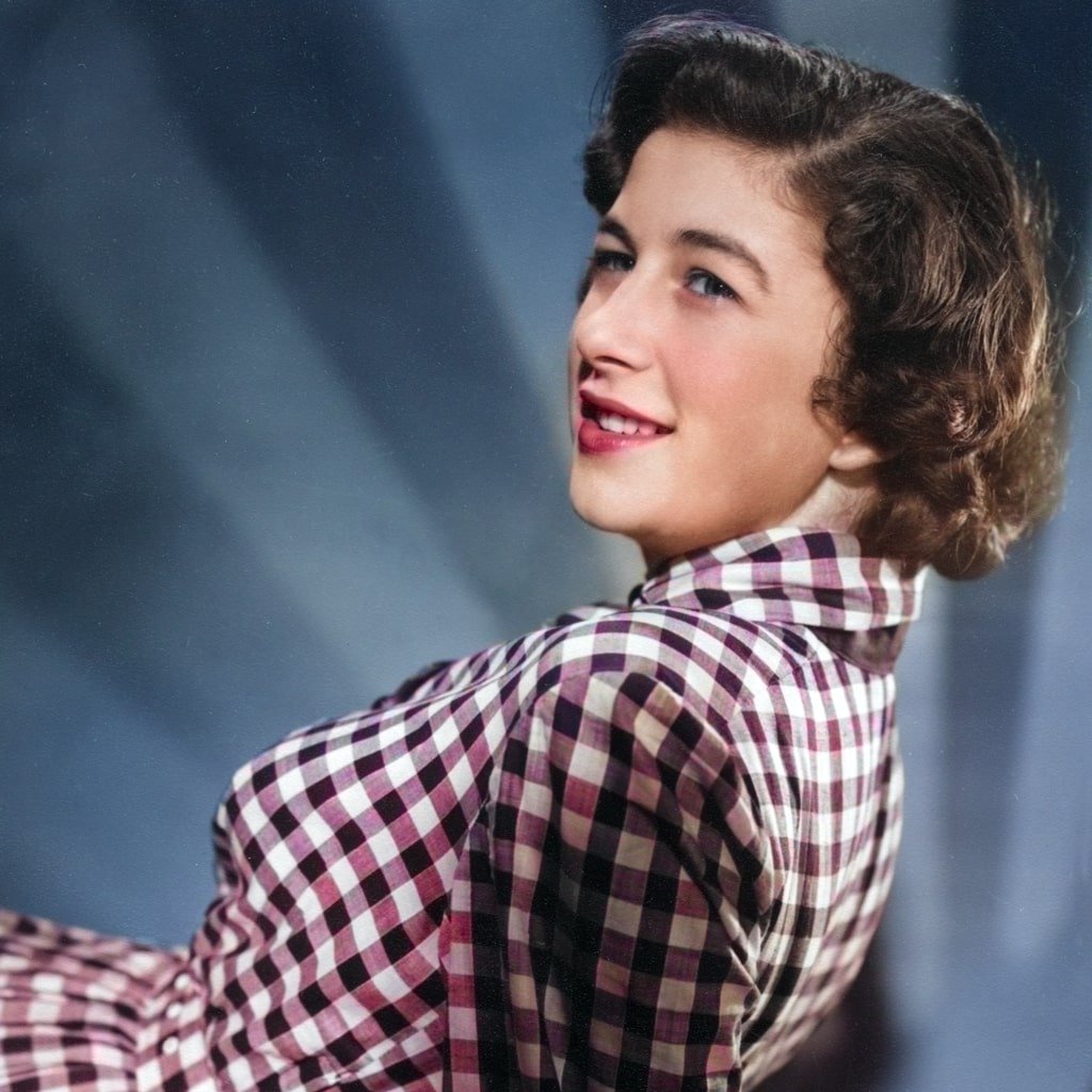 A Woman After Black and White Photo Colorization Services