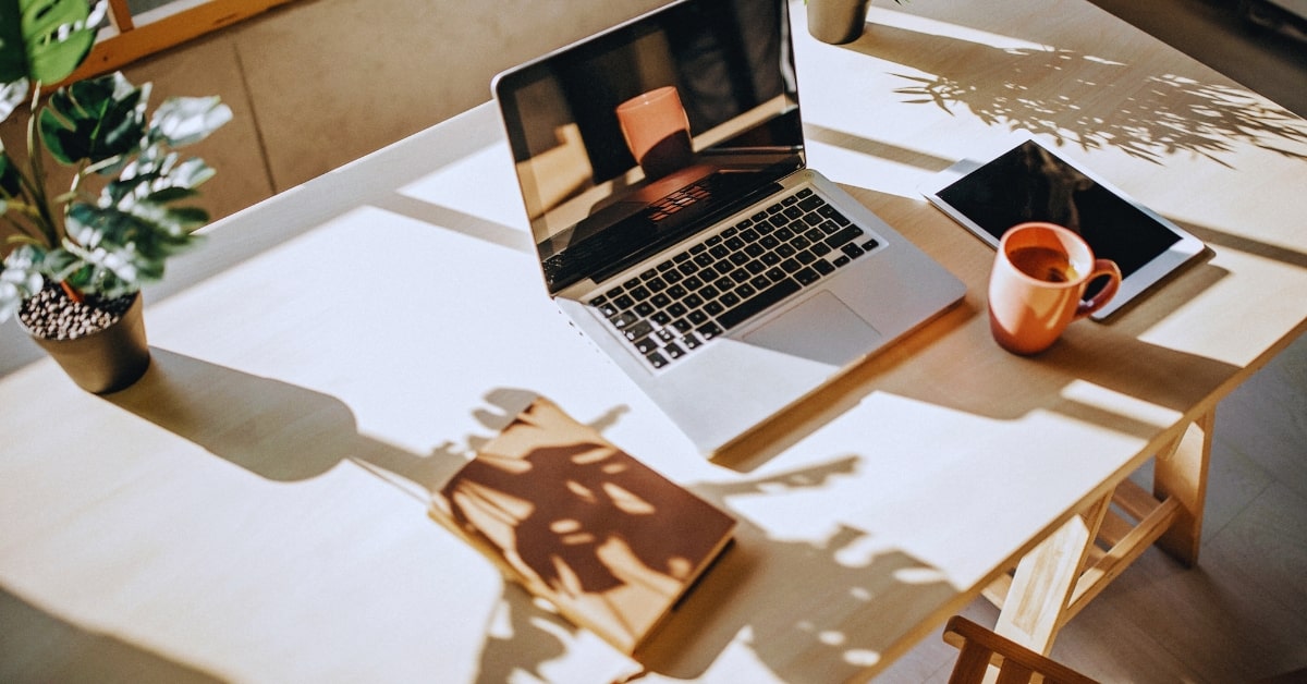 Retouching Desk
