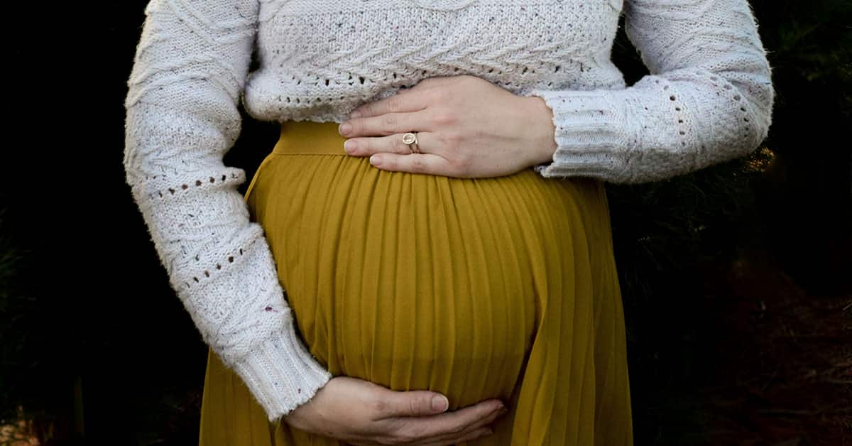 What to Wear for Maternity Photos