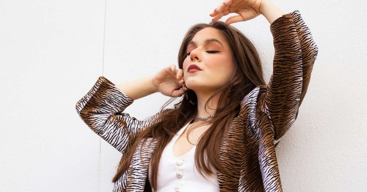 7 easy steps to create professional apparel product photos with live models