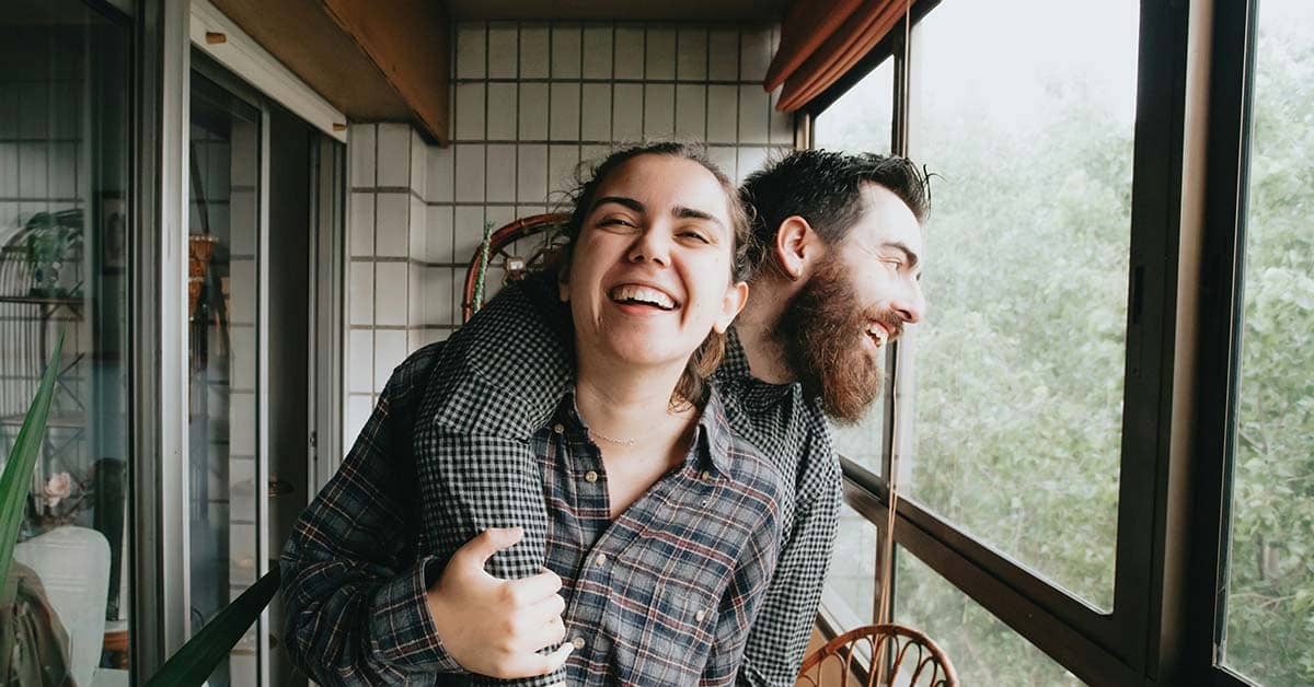 3 Tricks to Make Your Couples Laugh in Photographs