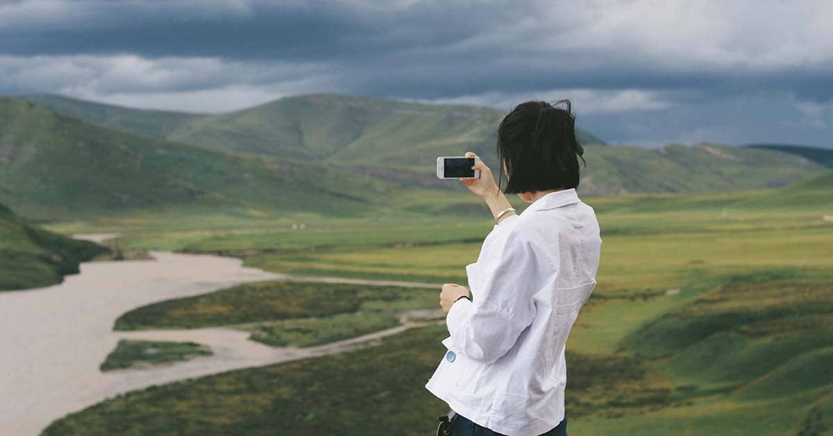 7 Ideas for Including the Landscape in Your Portraits
