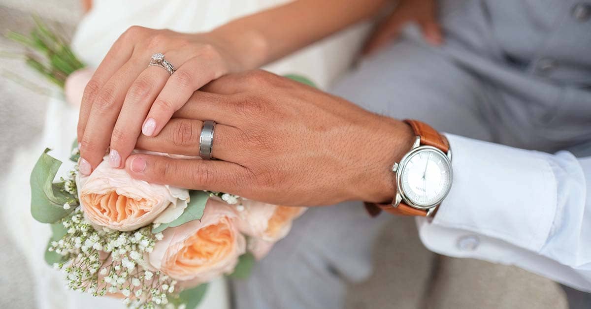 How to Shoot Weddings When Surrounded by Guests Cell Phones